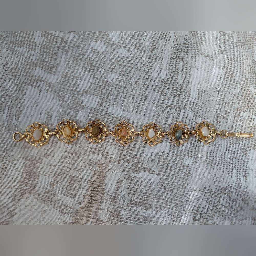 Elegant Gold Bracelet with Gem Accents